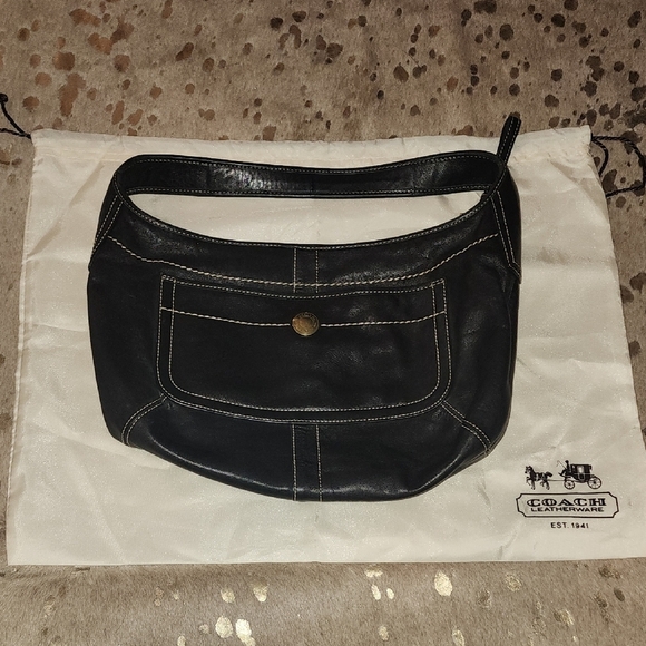 Coach Black Shoulder Bag with Sleek Design - Picture 1 of 16
